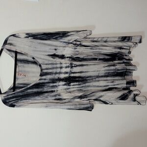 Uj Tie-Dye Shark-Bit Hem Tunic Black White 3/4 Sleeve Flowy Women's Size 2X